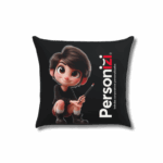 Almofada preta 30x30cm com enchimento e logo. Brinde personalizado sofisticado e confortável para ações promocionais e eventos.