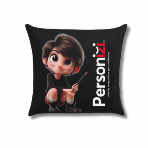Almofada preta 40x40cm com enchimento e logo. Brinde personalizado elegante e funcional para eventos, ações promocionais e kits.
