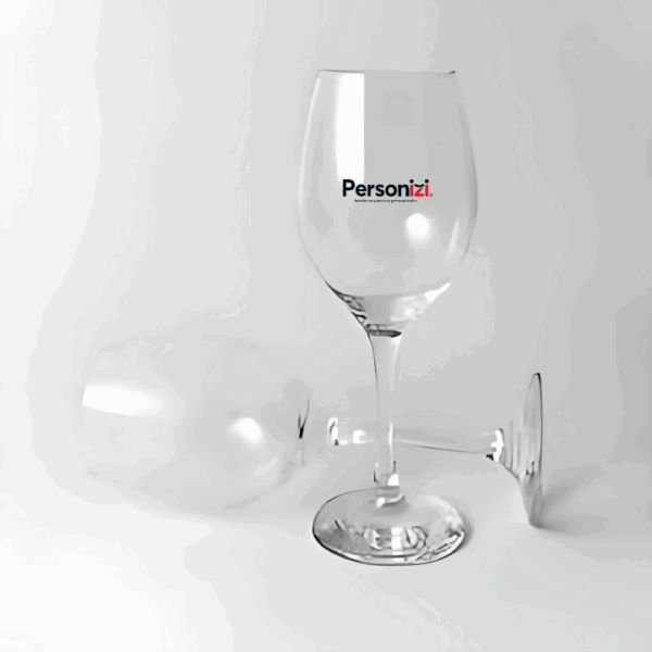 Taça de vinho 385ml com logo. Brinde personalizado ideal para eventos corporativos, ações promocionais e brindes de alto padrão.