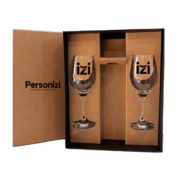 Caixa personalizada para vinho e 2 taças. Brinde sofisticado ideal para ações corporativas, datas comemorativas e presentes institucionais.