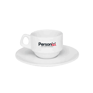 Xícara de porcelana 80ml com pires e logo. Brinde personalizado elegante para ações promocionais, eventos e kits corporativos.