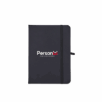 A Caderneta Emborrachada 17x12cm com Pauta Personalizada é um brinde corporativo elegante e prático, ideal para uso diário e ações promocionais.
