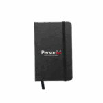 A Caderneta de Couro Sintético 14x8cm sem Pauta Personalizada é um brinde corporativo compacto, sofisticado e funcional para uso diário.
