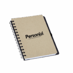 Caderneta kraft 17x14cm com porta caneta – brindes personalizados ideais para ações corporativas e eventos sustentáveis.