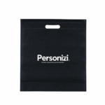 Sacola TNT sem alça 35x38cm personalizada com logo. Brinde leve e econômico para eventos, feiras e campanhas promocionais.
