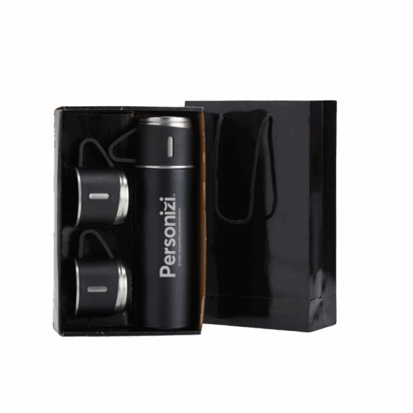 Kit com garrafa térmica personalizada. Brindes personalizados ideais para ações corporativas, fidelização e eventos promocionais sustentáveis.
