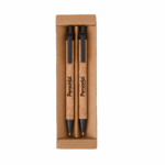 Kit ecológico com caneta e lapiseira de cortiça, ideal como brindes personalizados sustentáveis para ações corporativas e eventos.