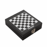 Kit vinho xadrez 4 peças personalizado, ideal como brindes personalizados sofisticados para ações corporativas, eventos e presentes institucionais.