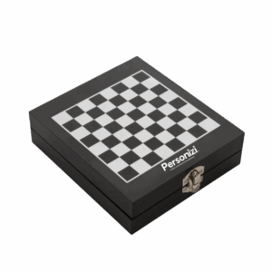 Kit vinho xadrez 4 peças personalizado, ideal como brindes personalizados sofisticados para ações corporativas, eventos e presentes institucionais.