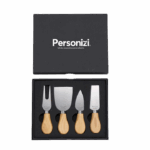 Kit Queijo 4 Peças com gravação a silk uma cor – brindes personalizados ideais para ações promocionais e presentes corporativos elegantes.