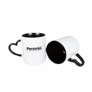 Caneca personalizada com alça coração colorida. Brinde criativo e afetivo ideal para ações corporativas e datas comemorativas.