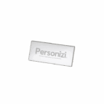 Plaquinha metálica personalizada com hastes para fixação. Brinde elegante e funcional para ações promocionais e eventos corporativos