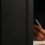 Moleskines personalizados como brindes corporativos em ambiente de trabalho.