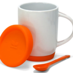 Caneca de Cerâmica Branca com Colher e Tampa de Silicone 325ml Personalizada | Personalizado com Logo | Personizi