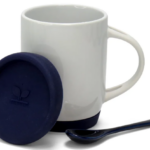 Caneca de Cerâmica Branca com Colher e Tampa de Silicone 325ml Personalizada | Personalizado com Logo | Personizi